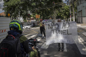 Ato contra corte de ravores para construo de tnel na Sena Madureira