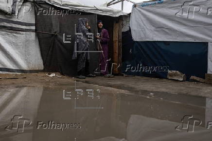 Heavy rain flooded tents in Khan Yunis camp