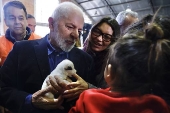 O presidente Lula (PT) visita abrigo para pessoas atingidas pelas enchentes no RS 
