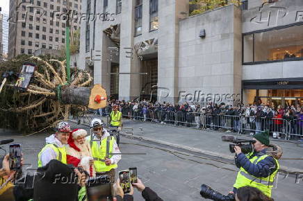 Rockefeller Christmas tree arrives to Rockefeller Center in New York