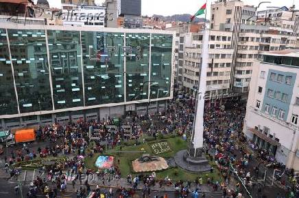 Ciudadanos y comerciantes protestan contra el encarecimiento de los alimentos en Bolivia