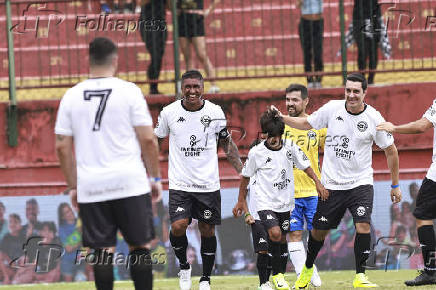 Jogo de despedida do jogador paulinho no caninde em so paulo