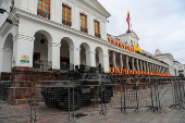 El palacio de Gobierno de Ecuador amanece con un fuerte resguardo policial