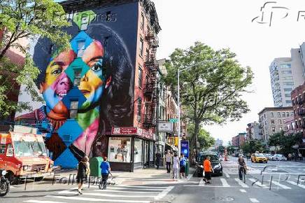 Uau! Brasileiro Kobra homenageia Michael Jackson em novo mural em Nova York