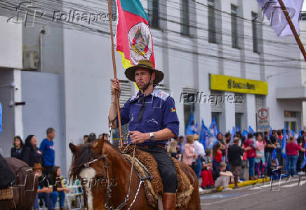 Desfile farroupilha comemora o dia do gacho no rio grande do sul