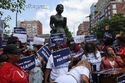 Mulheres negras do Harlem durante evento em apoio a Kamala Harris