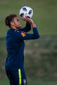 O jogador Neymar durante treino da seleo brasileira