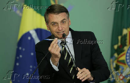 Bolsonaro assina decreto que flexibiliza a posse de arma de fogo