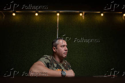 O diretor de teatro Roberto Alvim em um caf em So Paulo