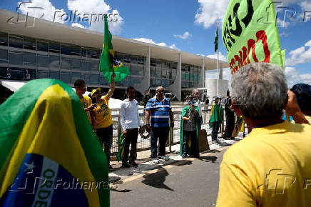 Bolsonaristas protestam contra o isolamento social