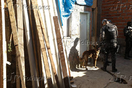 Agentes durante megaoperao do GAECO deflagrada no centro de SP