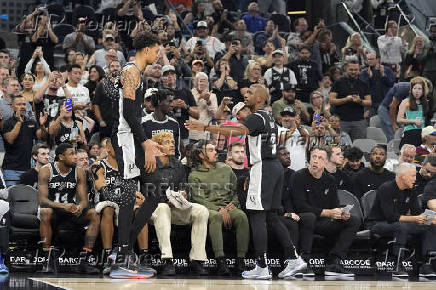 NBA: Washington Wizards at San Antonio Spurs