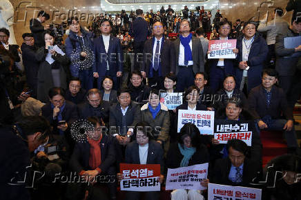 Lawmakers gather to block the entry of South Korean President Yoon Suk Yeol from entering the National Assembly in Seoul