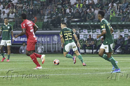 Partida entre palmeiras e red bull bragantino pelo campeonato paulista de futebol