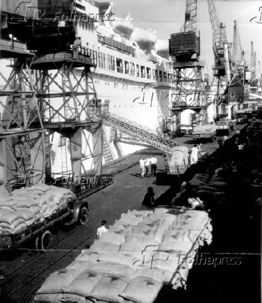 1959Embarque de caf no porto de