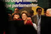 Dilma Rousseff participa do ato contra o impeachment, em Braslia