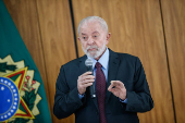 O presidente Lula, que assinou ao contra a desonerao 