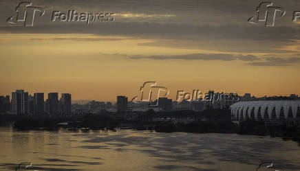 O lago Guaba e a cidade de Porto Alegre,