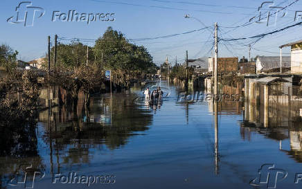 Ruas alagadas no bairro Niteri, na cidade de Canoas (RS)