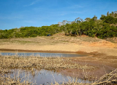 Nvel baixo da Represa de Paraibuna SP