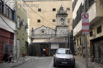 Luminrias tradicionais da Liberdade so retiradas pela prefeitura