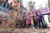 Pessoas participam do Teste de Confete de Vspera de Ano Novo na Times Square