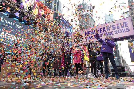 Pessoas participam do Teste de Confete de Vspera de Ano Novo na Times Square