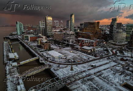 Further weather warnings for snow and ice in Britain