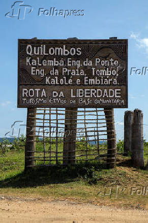 Placa com nomes de quilombos em zona rural do distrito de Santiago do Iguape