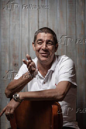 O cantor Zeca Pagodinho no bar que ele abriu h um ano na Barra da Tijuca, no Rio