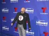 El negro y los diseos clsicos intervenidos dominaron la alfombra de los Latin Billboards