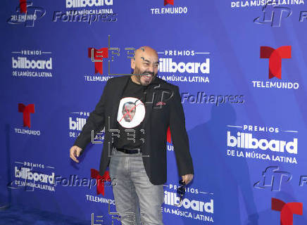 El negro y los diseos clsicos intervenidos dominaron la alfombra de los Latin Billboards