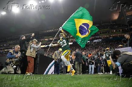 Jogador do Green Bay Packers entra na Neo Qumica Arena, em Itaquera