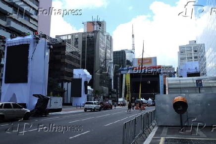 Montagem do palco do rveillon na paulista 2025 em so paulo