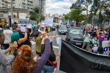 Manifestantes voltam a protestar contra corte de rvores para obras na Vila Mariana