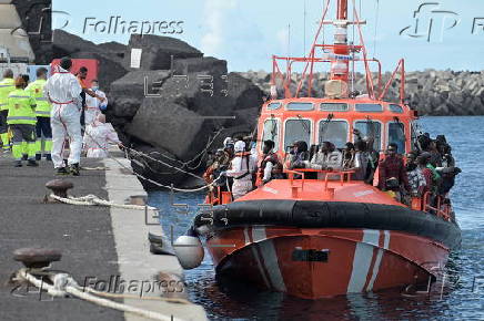 Salvamento Martimo rescata en el Hierro una segunda embarcacin con165 personas, 20 de ellas mujeres