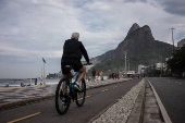 Ciclovia na orla da praia de Ipanema, na zona sul.