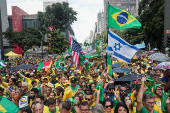 Ato em defesa de Bolsonaro lota quatro quarteires na Paulista