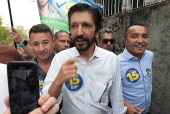 Ricardo Nunes faz caminhada no bairro Jabaquara