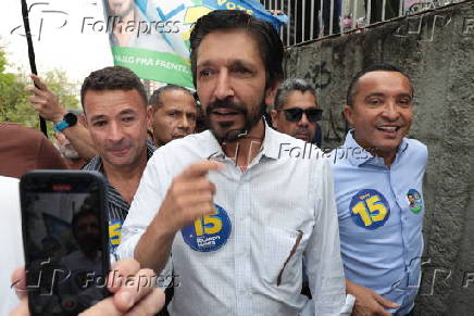 Ricardo Nunes faz caminhada no bairro Jabaquara