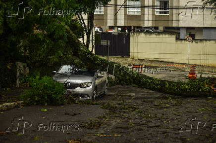 Chuva causa estragos em So Jos dos Campos