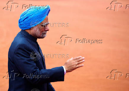 FILE PHOTO: Indian PM Singh arrives to attend the ceremonial reception of German President Gauck at the forecourt of the presidential palace in New Delhi