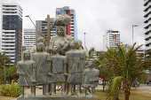 Memorial dos imigrantes, obra de Abelardo da Hora, em Recife