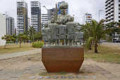 Memorial dos imigrantes, obra de Abelardo da Hora, em Recife