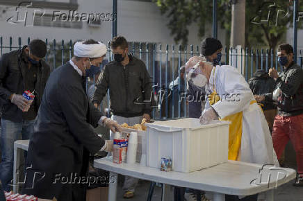 Religiosos unem esforos para ajudar populao de rua diante da Covid