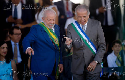 O presidente Lula ao lado do ministro da Defesa, Jos Mucio Monteiro, em cerimnia