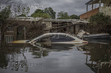 Canoas permanece alagada devido s chuvas