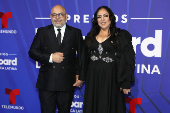 El negro y los diseos clsicos intervenidos dominaron la alfombra de los Latin Billboards