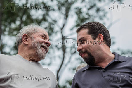 Lula, Gleisi e Boulos visitam acampamento do MTST no ABC