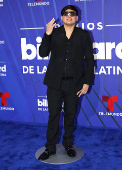 El negro y los diseos clsicos intervenidos dominaron la alfombra de los Latin Billboards